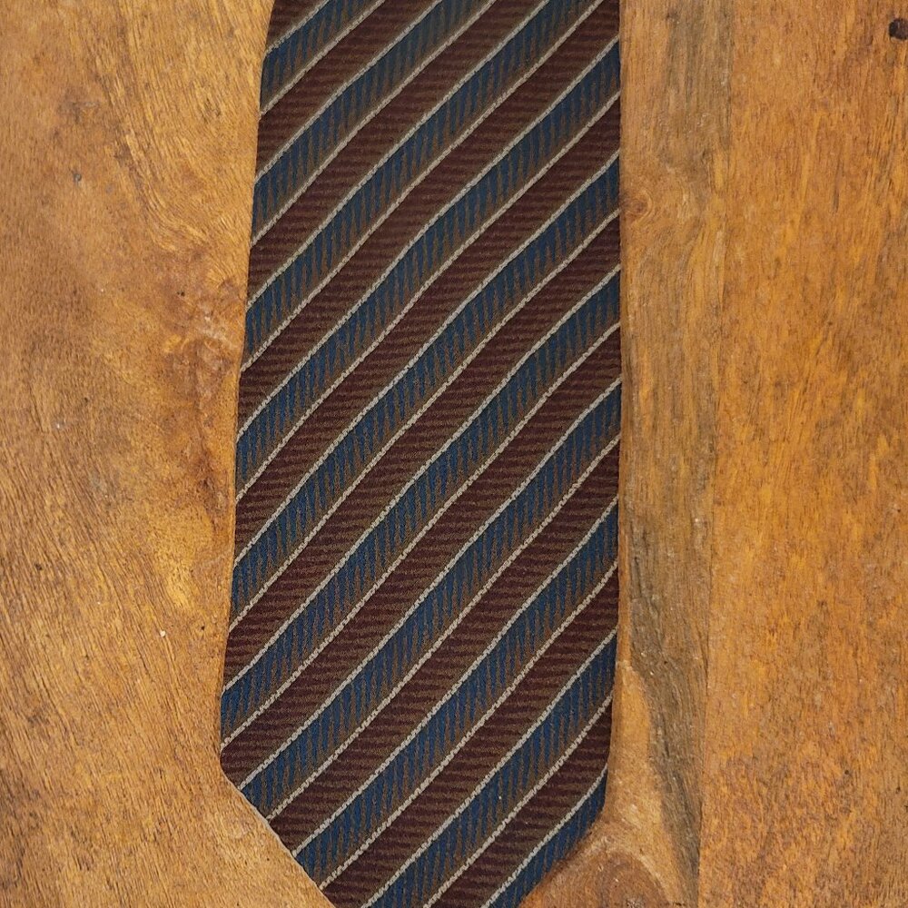 Girogioi Armani Classic striped necktie
